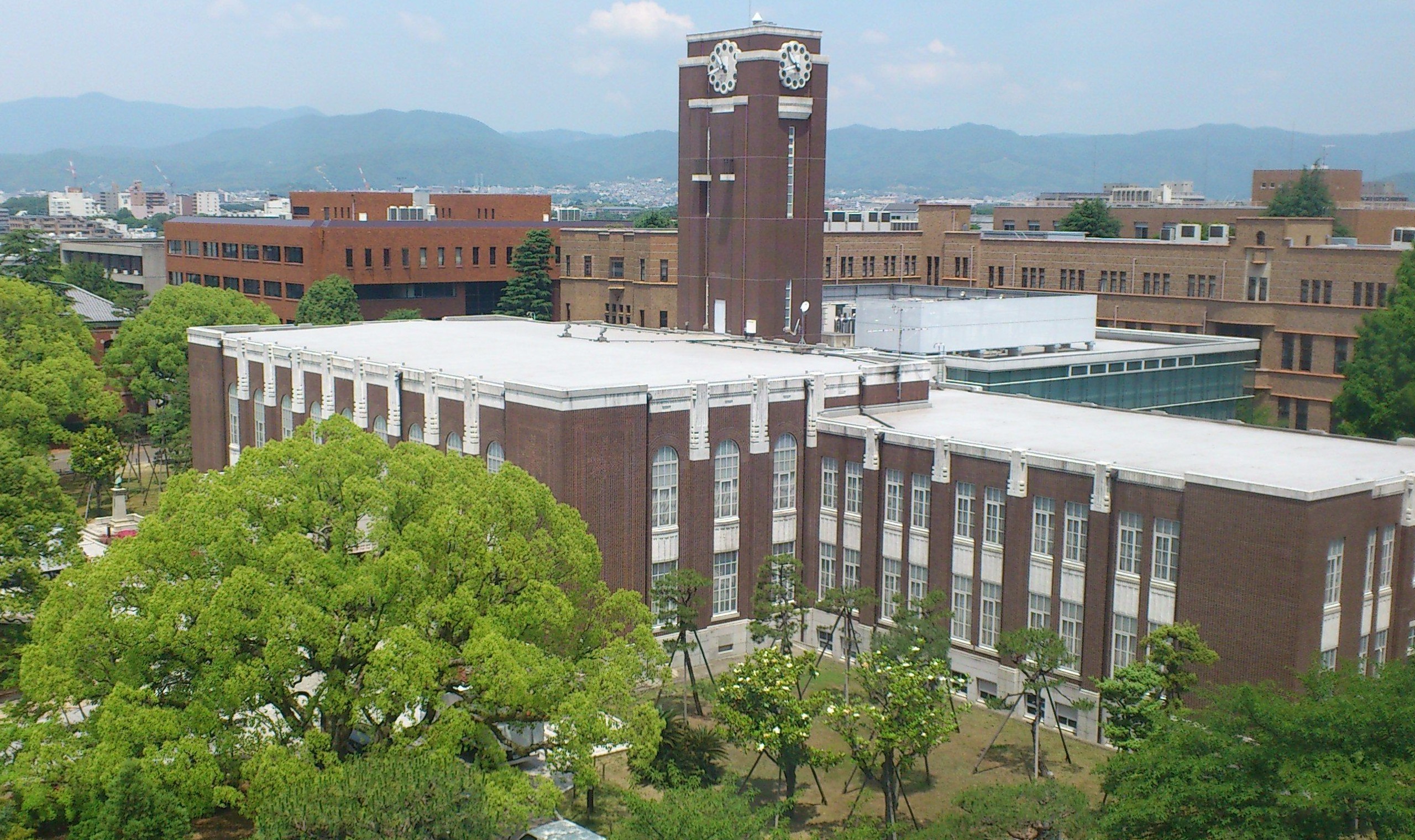 京都大学