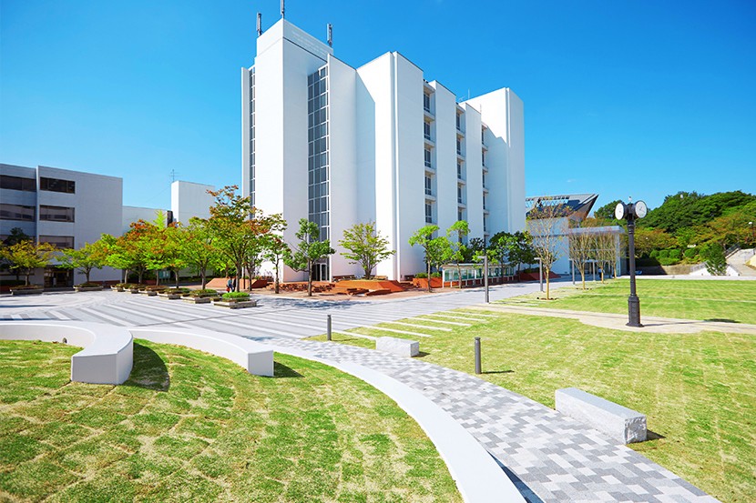 大阪経済法科大学