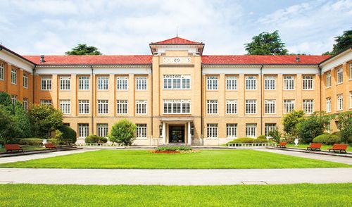 津田塾大学